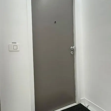 Anna Bijoux - Vatican & Metro Ottaviano Apartament